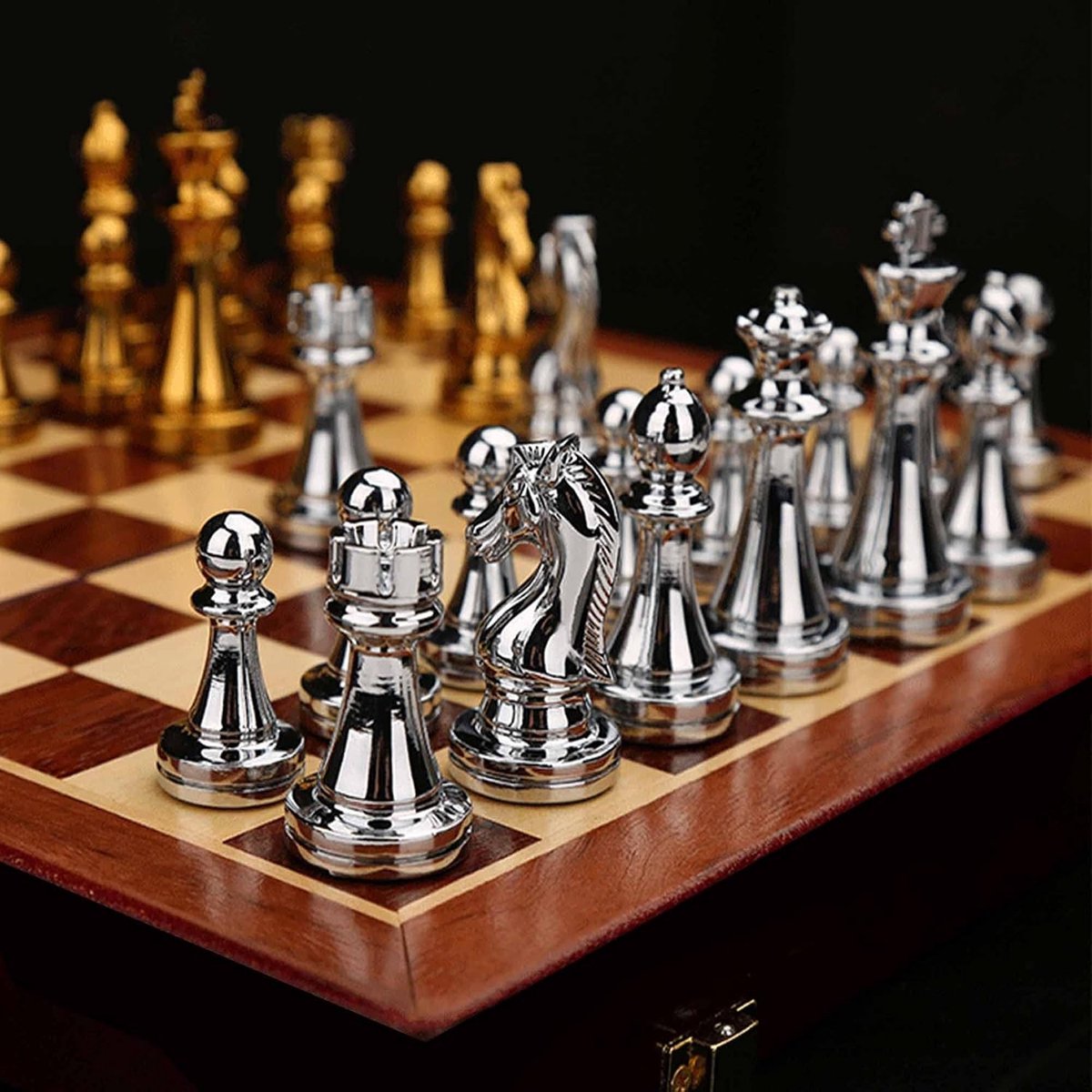Schaakspel - Goud en Zilver - Houten Schaakbord - Hoogwaardige Metalen Schaakstukken - Voor Kinderen en Volwassenen