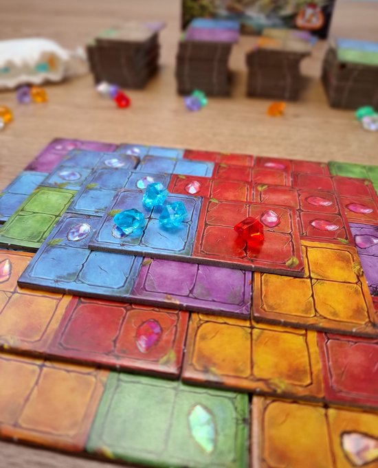 White Goblin Games - Pyramido: Verloren Schatten - familiespel - 1 tot 4 spelers - 45 minuten - Vanaf 8 jaar